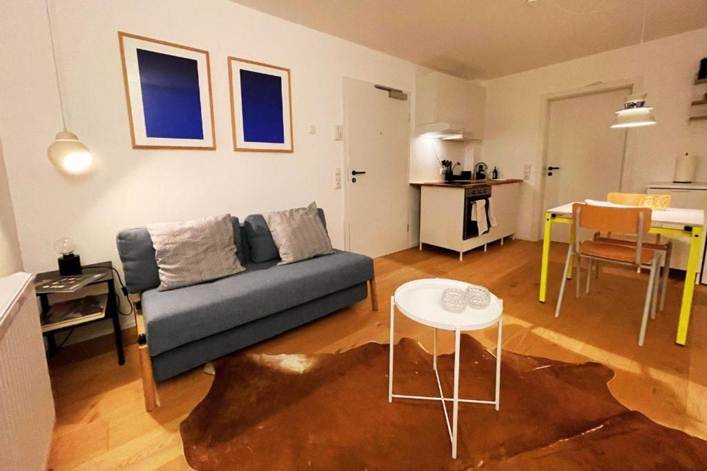 Apartment Charmantes - Fuer 2-4 Personen - Modern, Ruhig, Parkplatz *